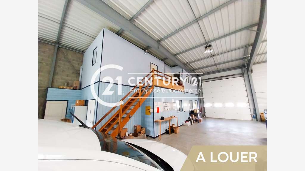 A louer local activité 325m² Donges Les Six Croix