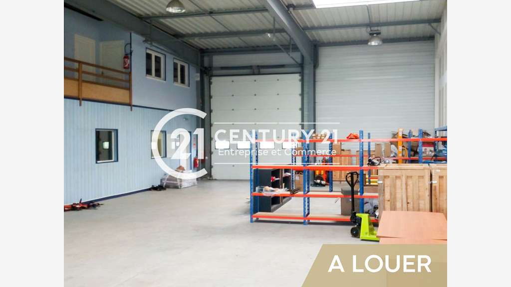 A louer local activité 325m² Donges Les Six Croix