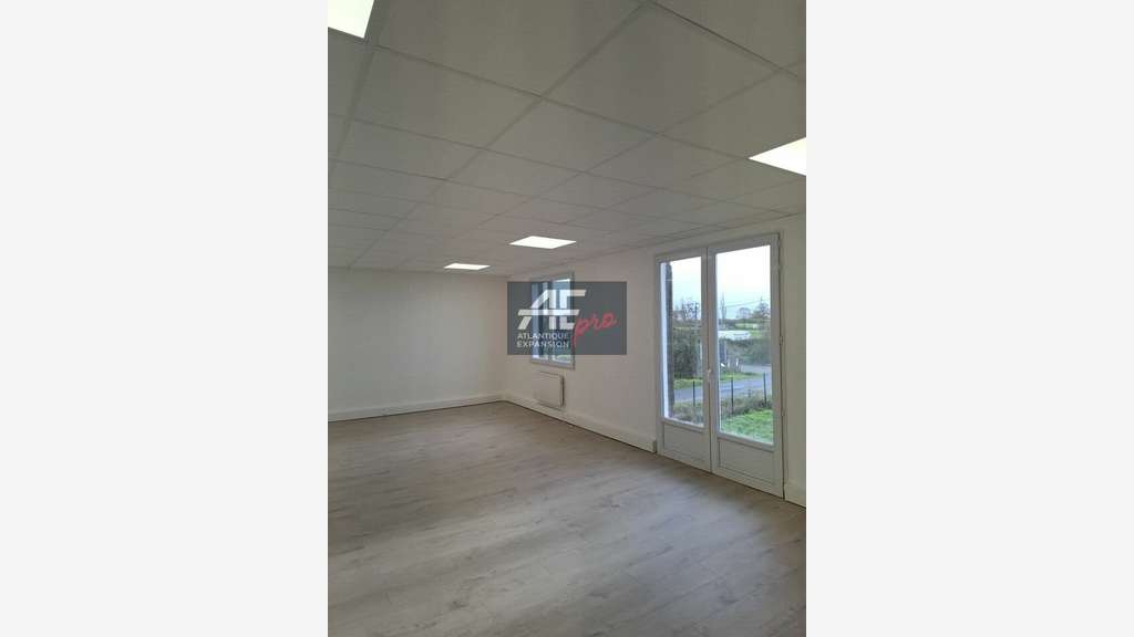 A louer bureau 37m² lumineux à Donges proche N/S