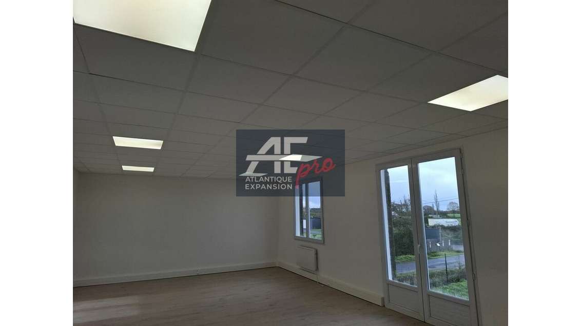 A louer bureau 37m² lumineux à Donges proche N/S