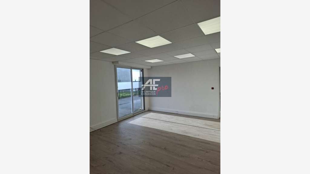 A louer bureau de 38m² lumineux en RDC à Donges