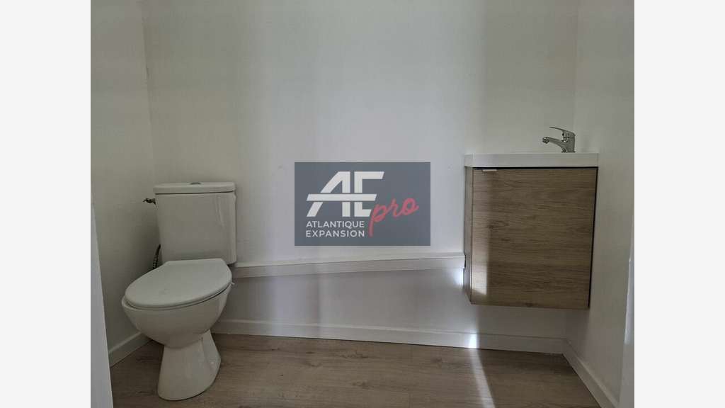 A louer bureau de 38m² lumineux en RDC à Donges