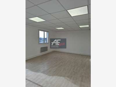 A louer bureau de 38m² lumineux en RDC à Donges