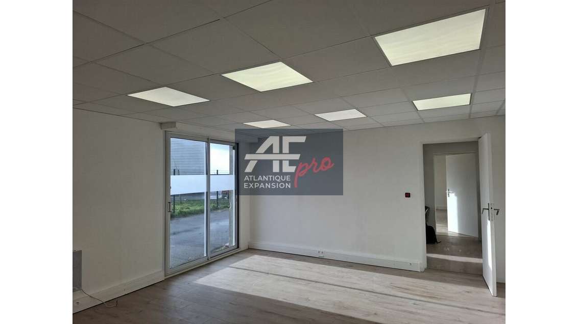 A louer bureau 30m² lumineux à Donges centre