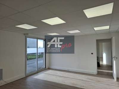 A louer bureau 30m² lumineux à Donges centre