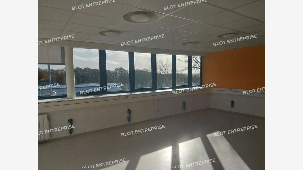 A louer bureaux fonctionnels de 217m² à Douarnenez