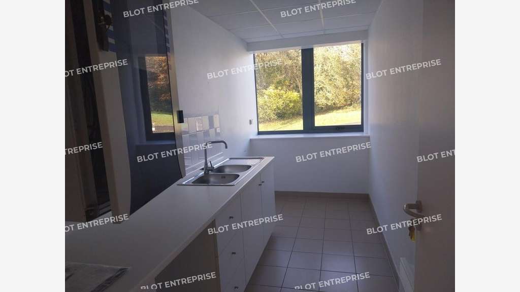 A louer bureaux fonctionnels de 217m² à Douarnenez