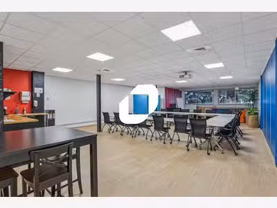 A louer Bureaux 1022m² Drancy