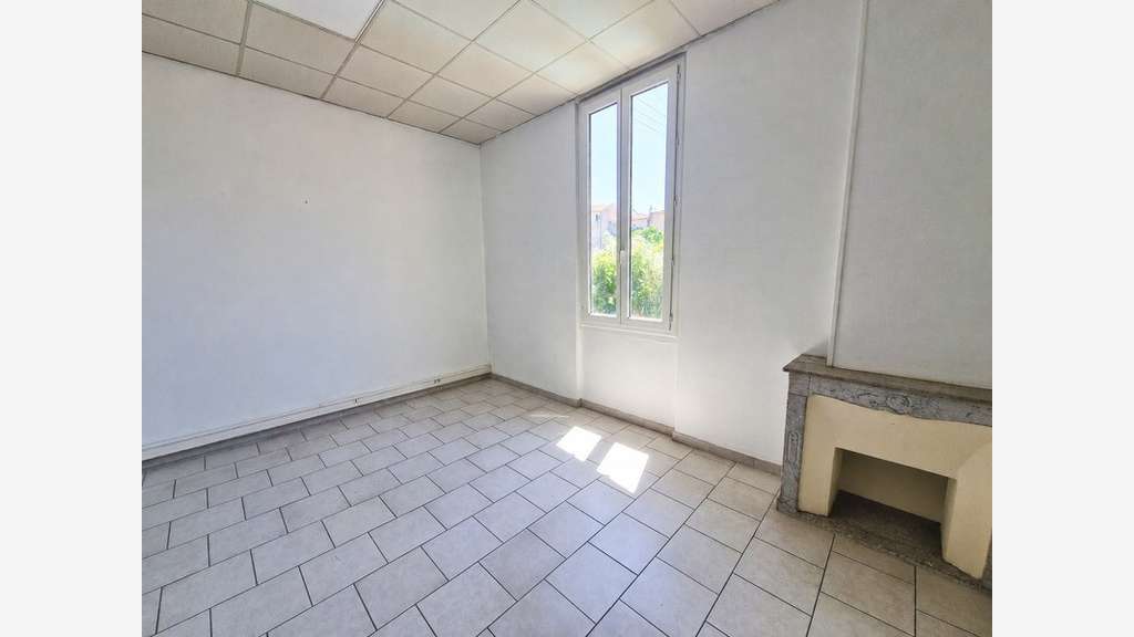 A louer bureaux en étage avec parkings 87m² Drap