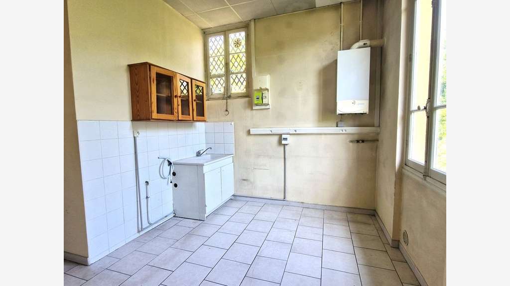 A louer bureaux en étage avec parkings 87m² Drap