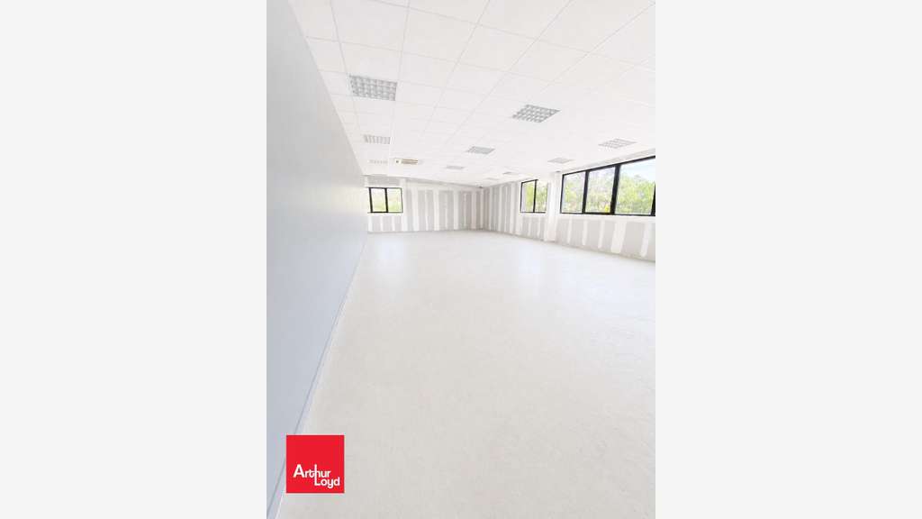 Loue locaux d'activités tertiaires 1147m² à Dreux