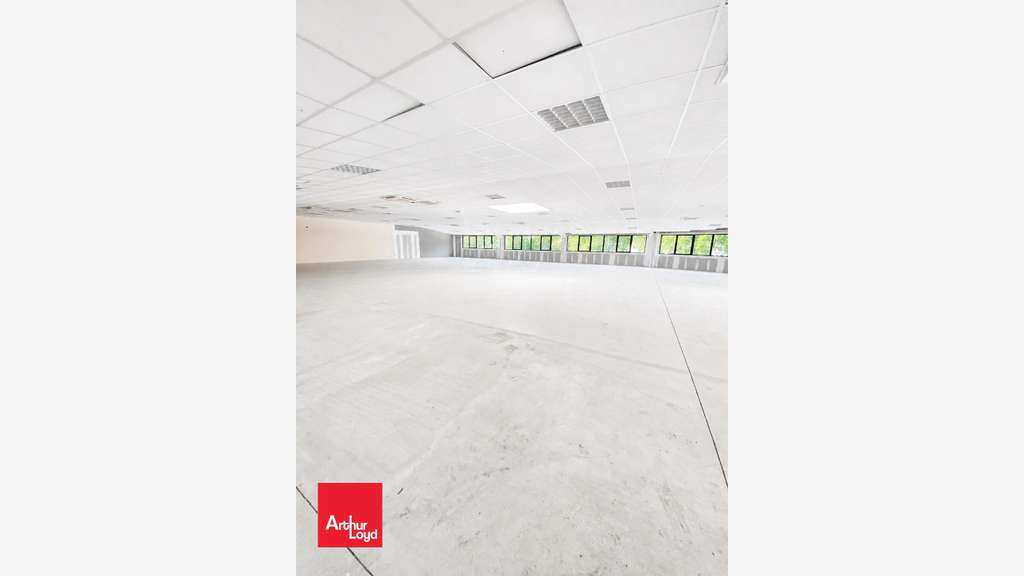 Loue locaux d'activités tertiaires 1147m² à Dreux