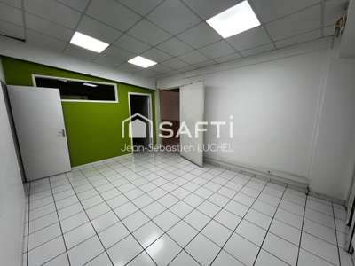 Local professionnel de 106m² à louer en zi à Ducos