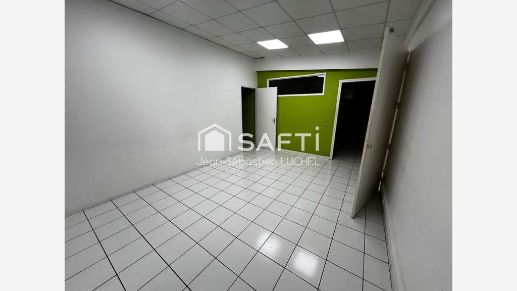 Local professionnel de 106m² à louer en zi à Ducos