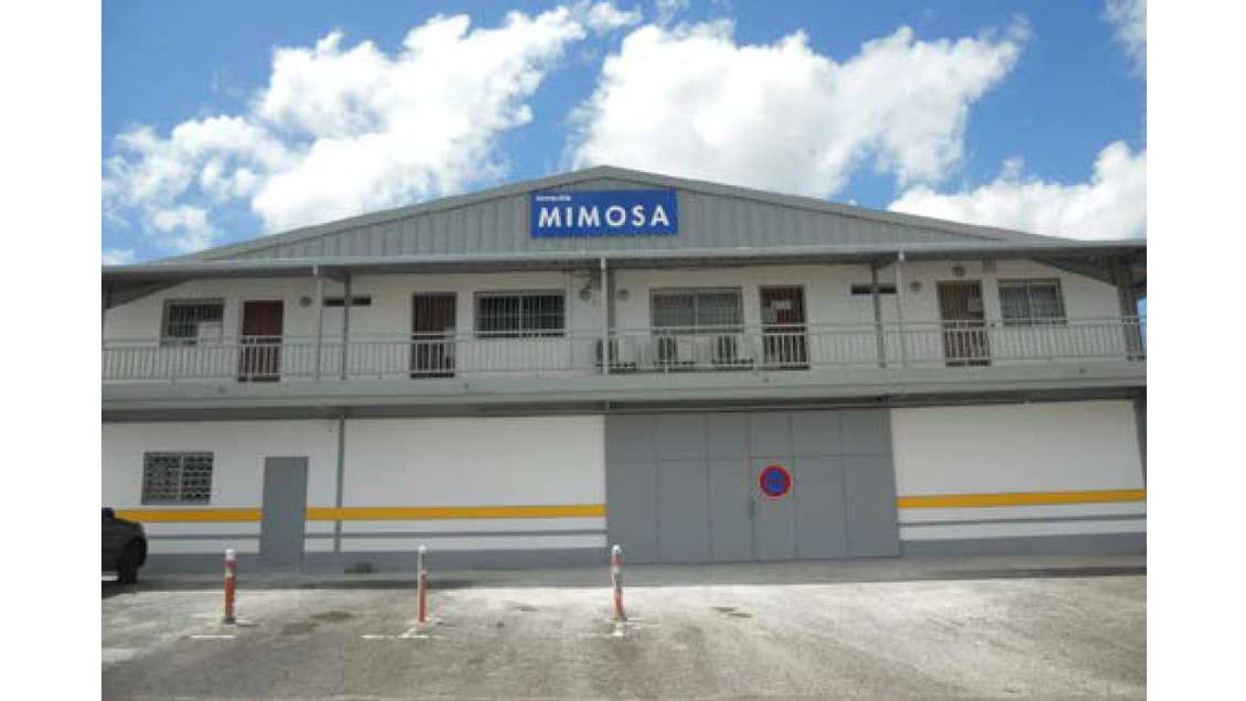 A louer bureau rénové 55m² R+1 à Les Abymes