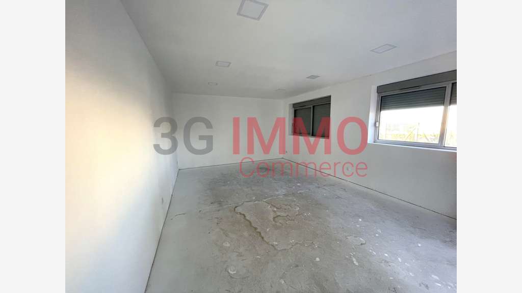 A louer bureaux 200m² en ZI à Échiré