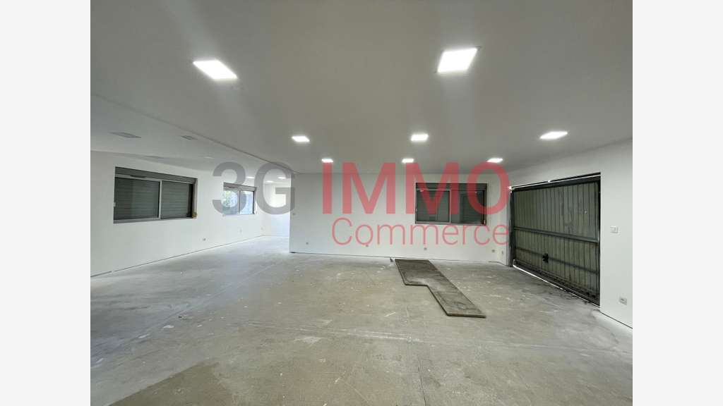 A louer bureaux 200m² en ZI à Échiré