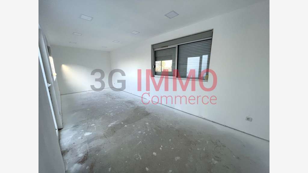 A louer bureaux 200m² en ZI à Échiré
