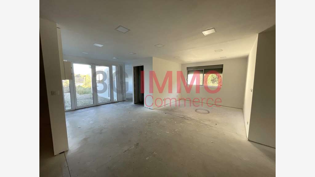 A louer bureaux 200m² en ZI à Échiré