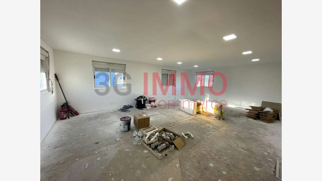 A louer bureaux 200m² en ZI à Échiré