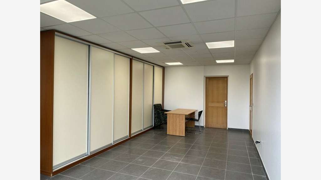 Bureaux refait à neuf 137m² à louer à Ecques (62)