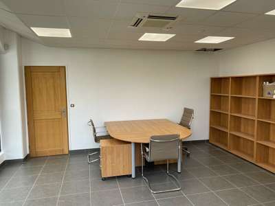 Bureaux refait à neuf 137m² à louer à Ecques (62)