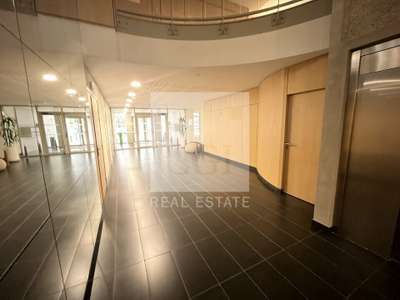 Bureaux 401m² RDC à louer à Écully