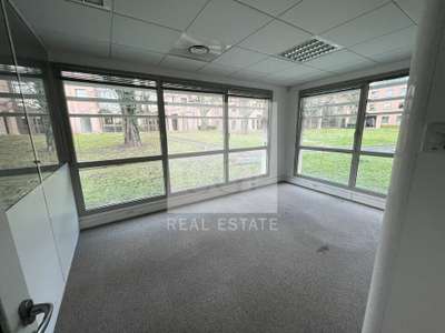 Bureaux 401m² RDC à louer à Écully