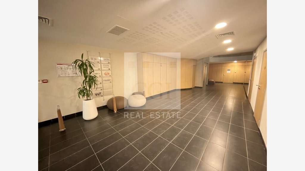 Bureaux 401m² RDC à louer à Écully