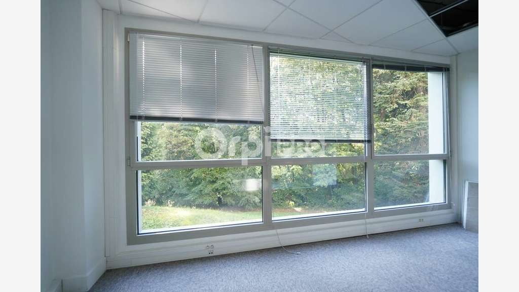 Bureaux à louer 1233m² divisible à Écully