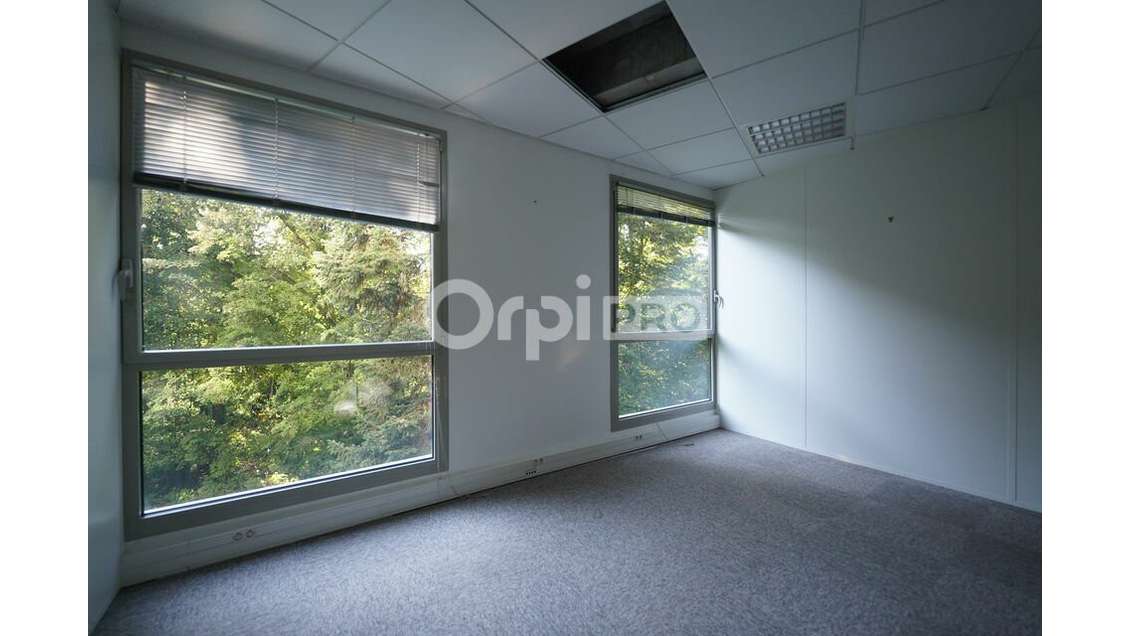 Bureaux à louer 1233m² divisible à Écully