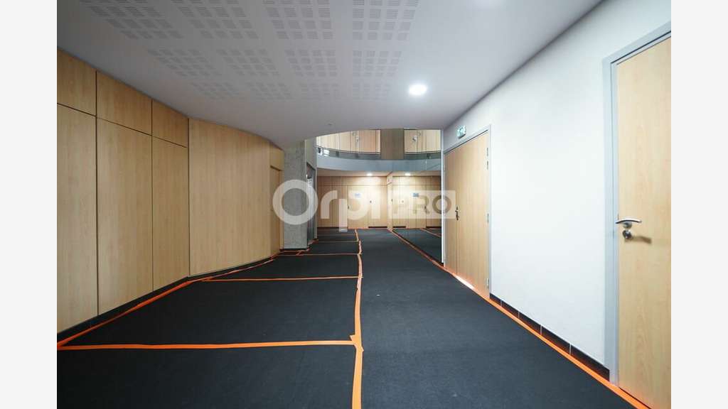 Bureaux à louer 1233m² divisible à Écully