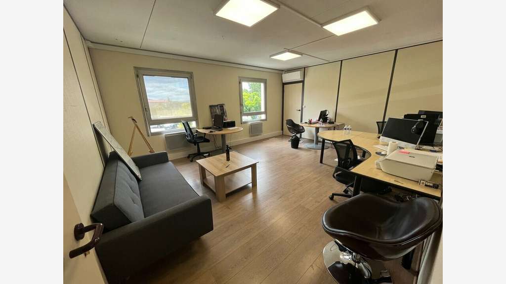 Bureau 104m² à louer à Ecully Techlid