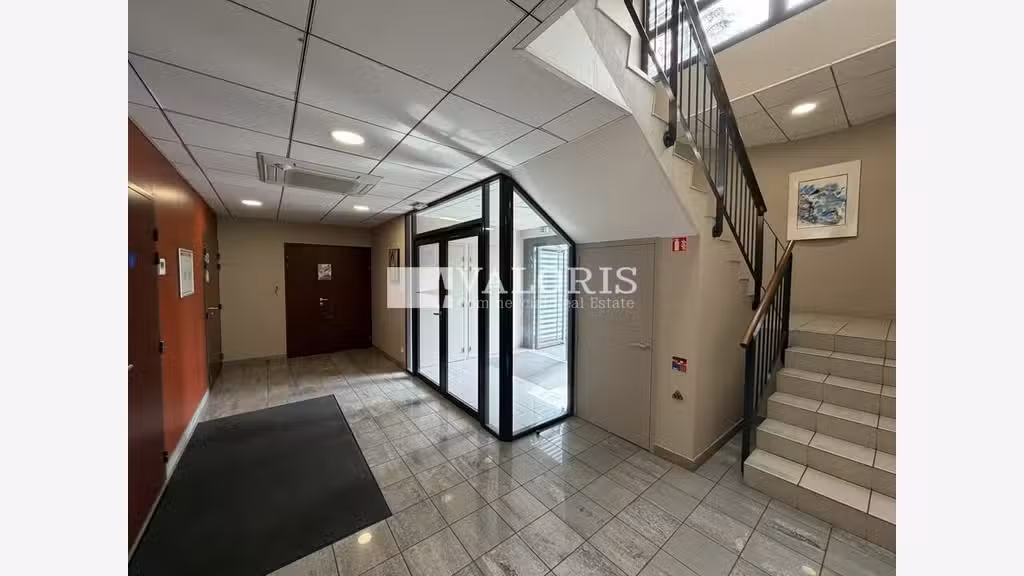 Bureaux  250m² à louer en parc sécurisé à Ecully 