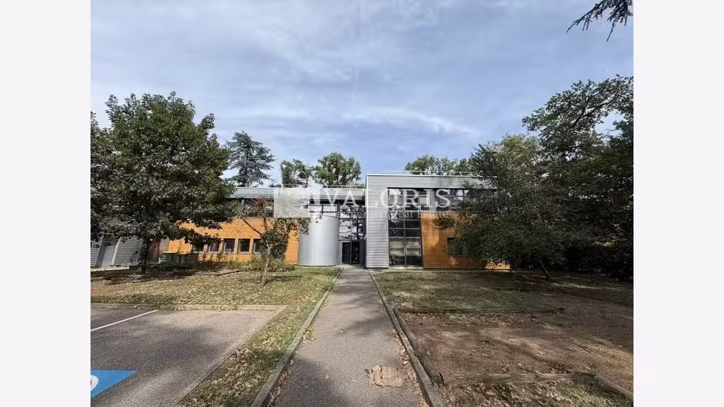Bureaux  250m² à louer en parc sécurisé à Ecully 