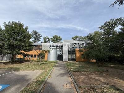 Bureaux  250m² à louer en parc sécurisé à Ecully 