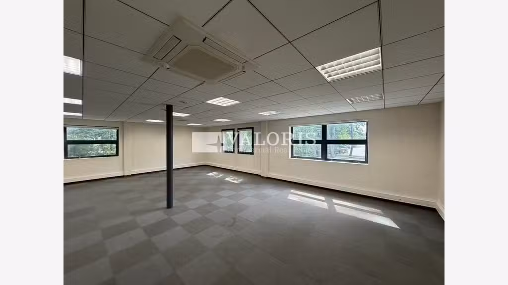 Bureaux  250m² à louer en parc sécurisé à Ecully 
