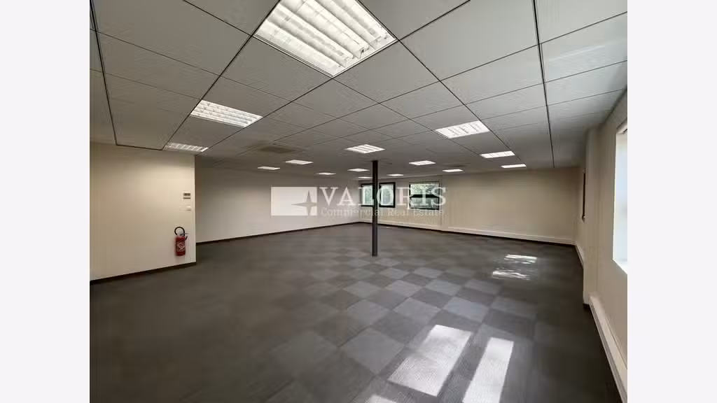Bureaux  250m² à louer en parc sécurisé à Ecully 