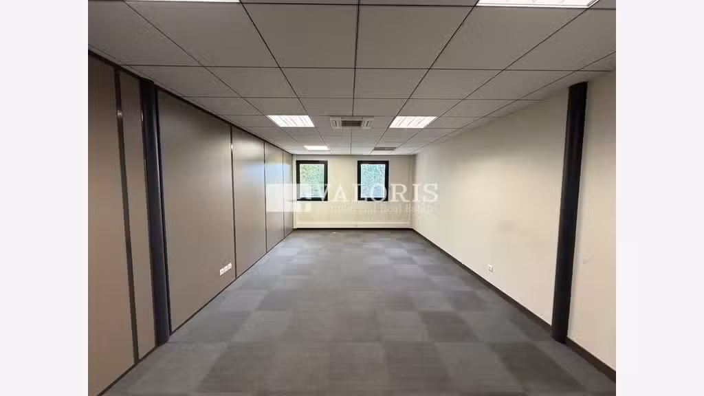 Bureaux  250m² à louer en parc sécurisé à Ecully 