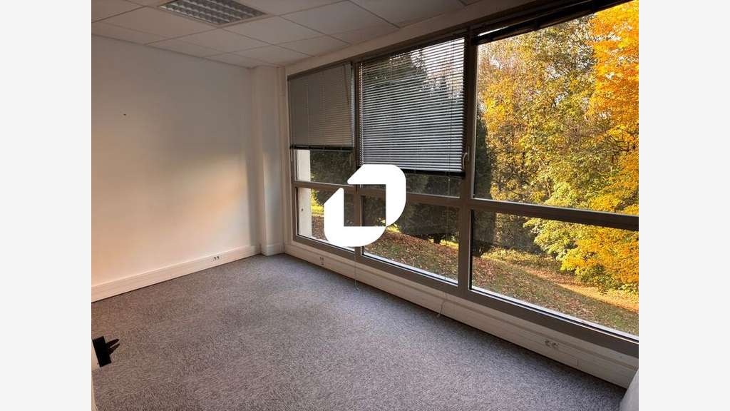 A louer Bureaux 687m² Ecully