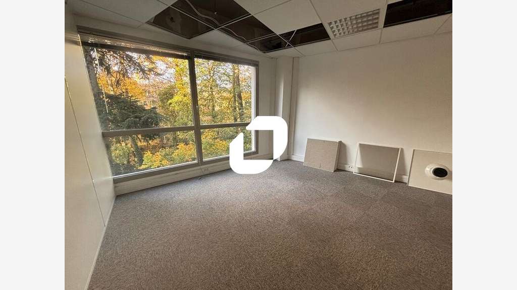 A louer Bureaux 687m² Ecully