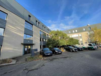 Bureaux 300m² rénovés à louer proche A6 à Écully