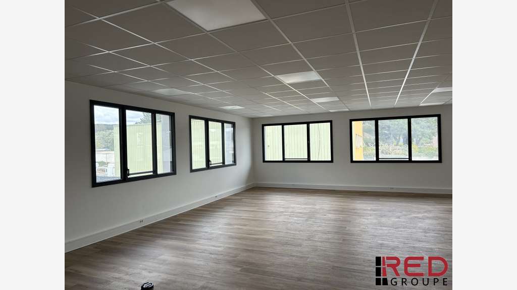 Bureau neuf 99m² R+1 à louer Eguilles Jallassières