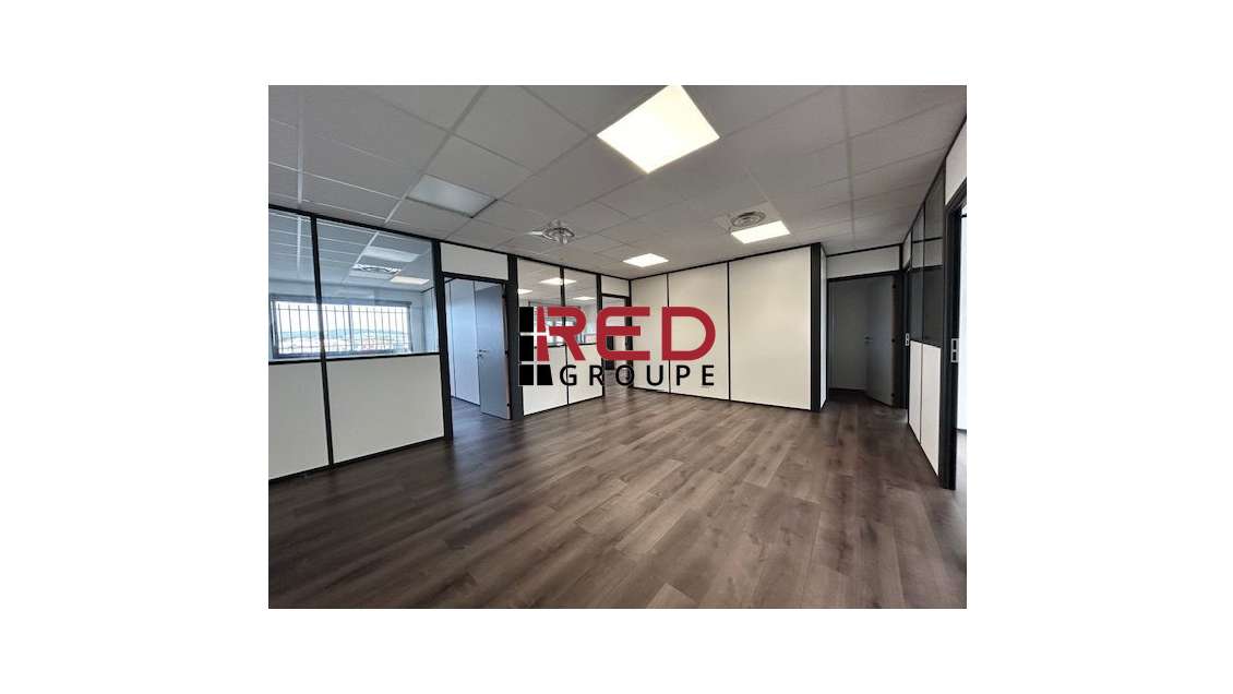 Bureau 124m² RDC accès PMR à louer à Éguilles