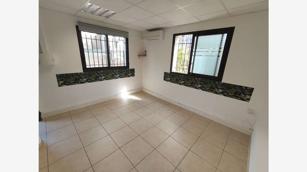 Local 20m² à louer ZA Eguilles (13)