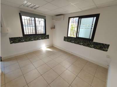 Local 20m² à louer ZA Eguilles (13)