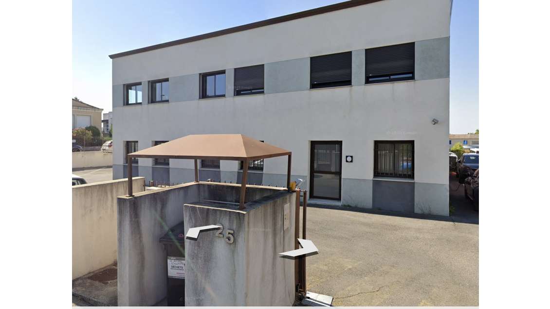 Location bureaux 92m² en pôle d'activités Éguilles