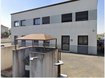 Bureaux de 92m² à louer au 1er étage à Eguilles 