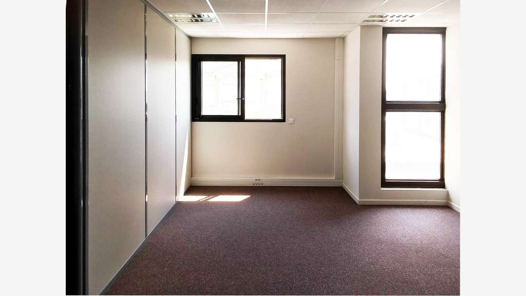 Bureaux de 92m² à louer au 1er étage à Eguilles