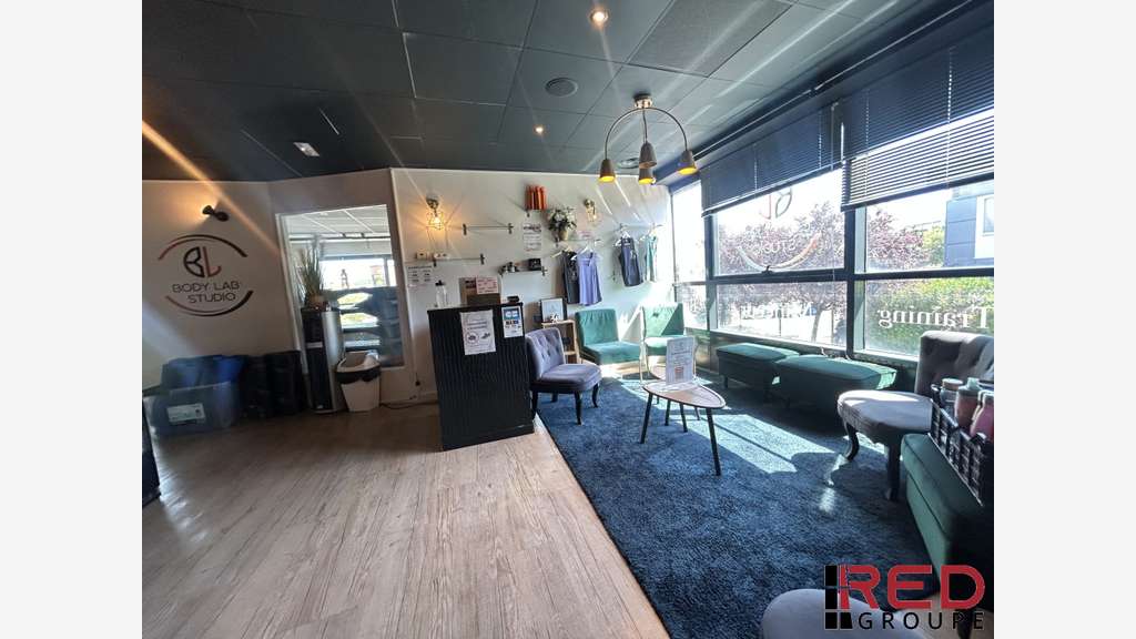 A louer bureau ou local pro PMR 145m² à Eguilles
